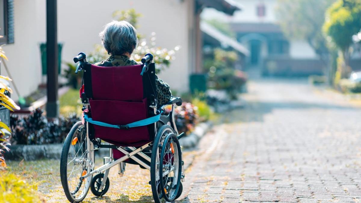 5 Ways to Help Seniors Improve Their Mobility