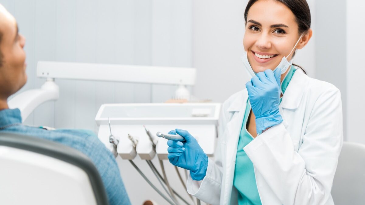 How To Pursue a Career as a Periodontist