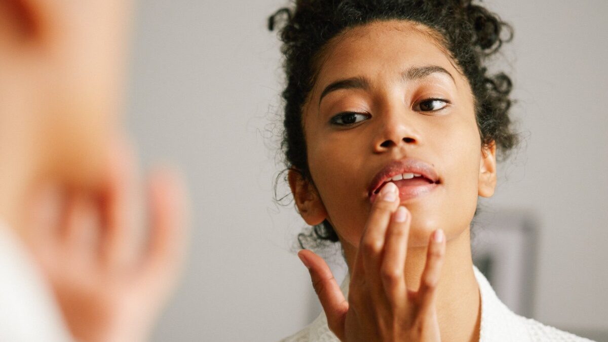 Is Vaseline good for eczema on lips?