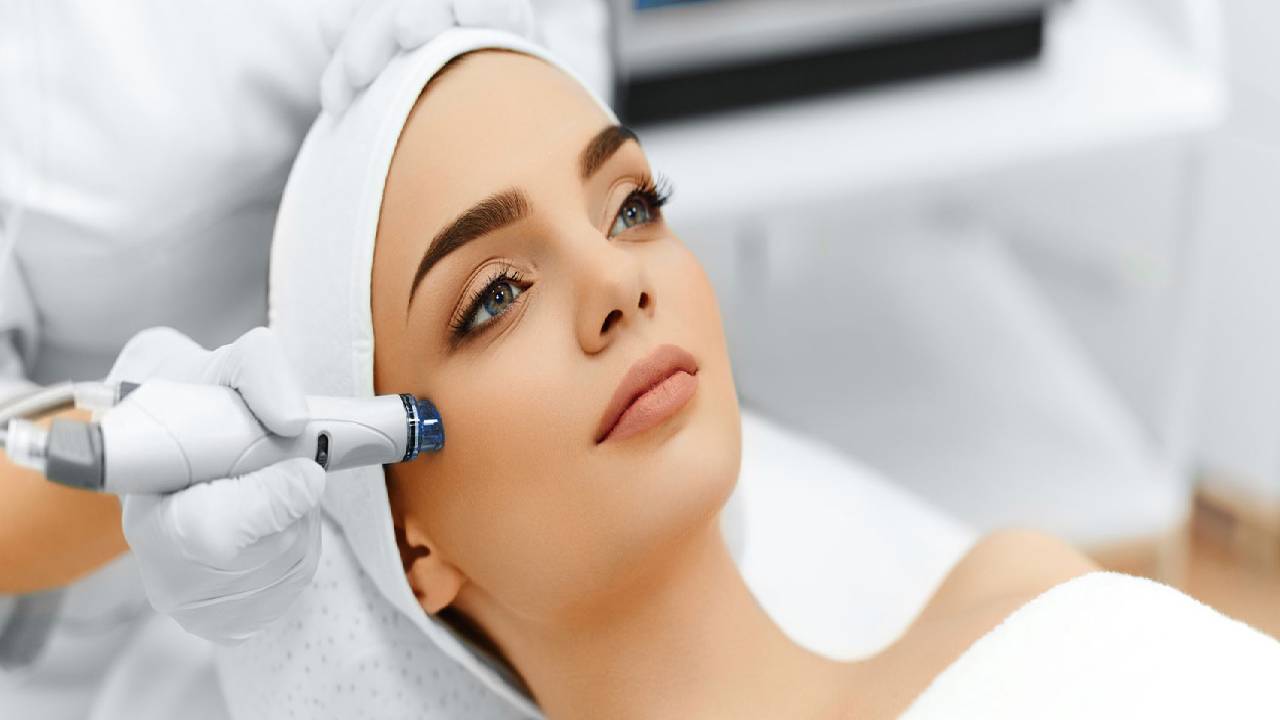 What is HydraFacial and what does it do